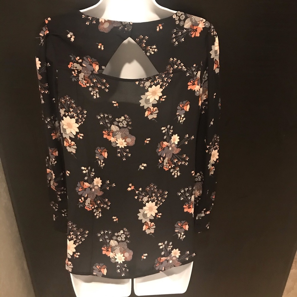 3/$30- pretty loft blouse sz xs